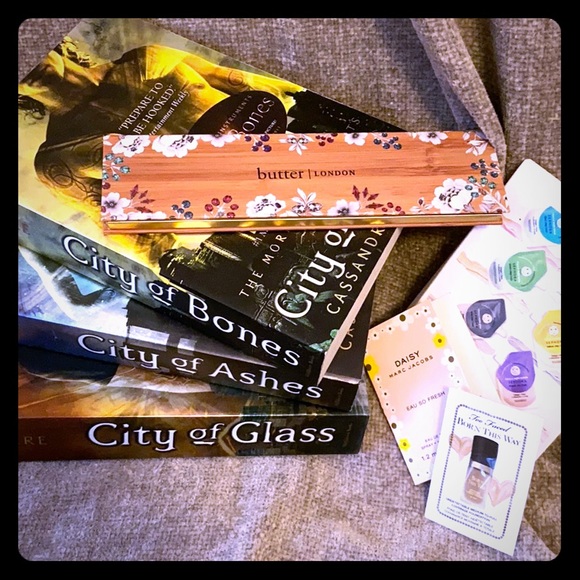butter LONDON Other - 📚💋 Books & Beauty Bundle 💋📚
